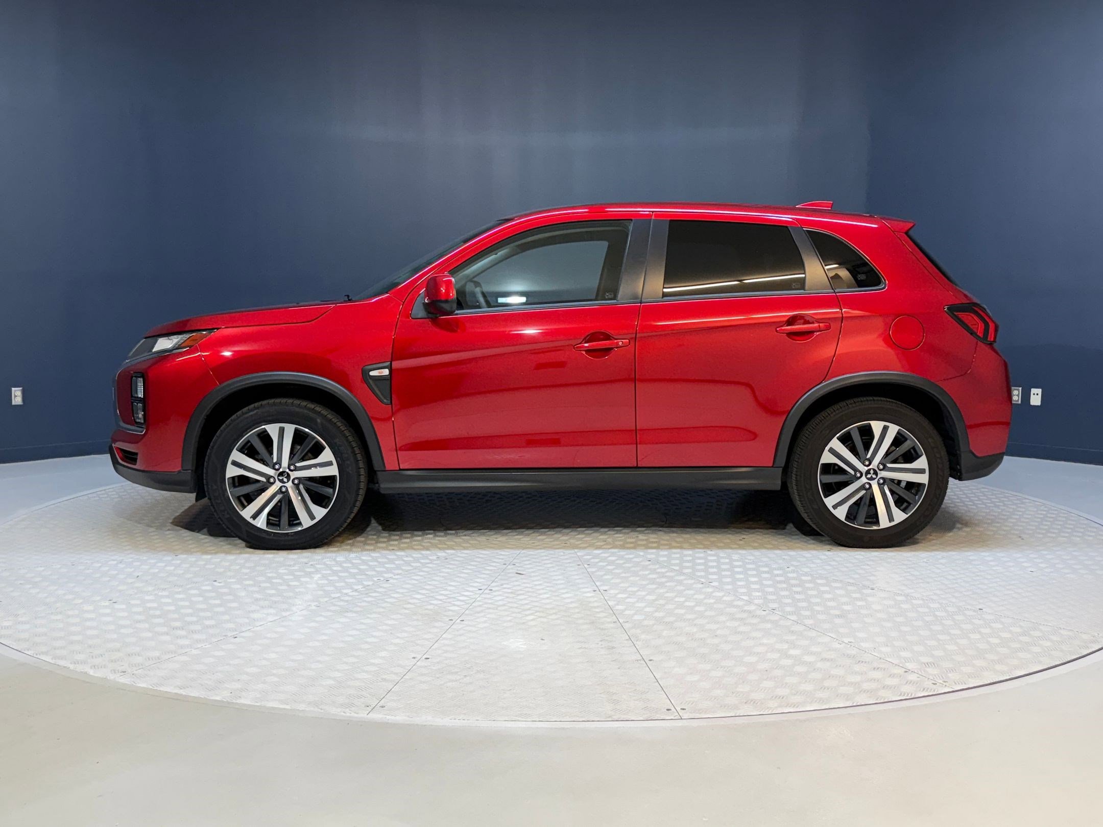 2021 Mitsubishi Outlander Sport LE photo 2