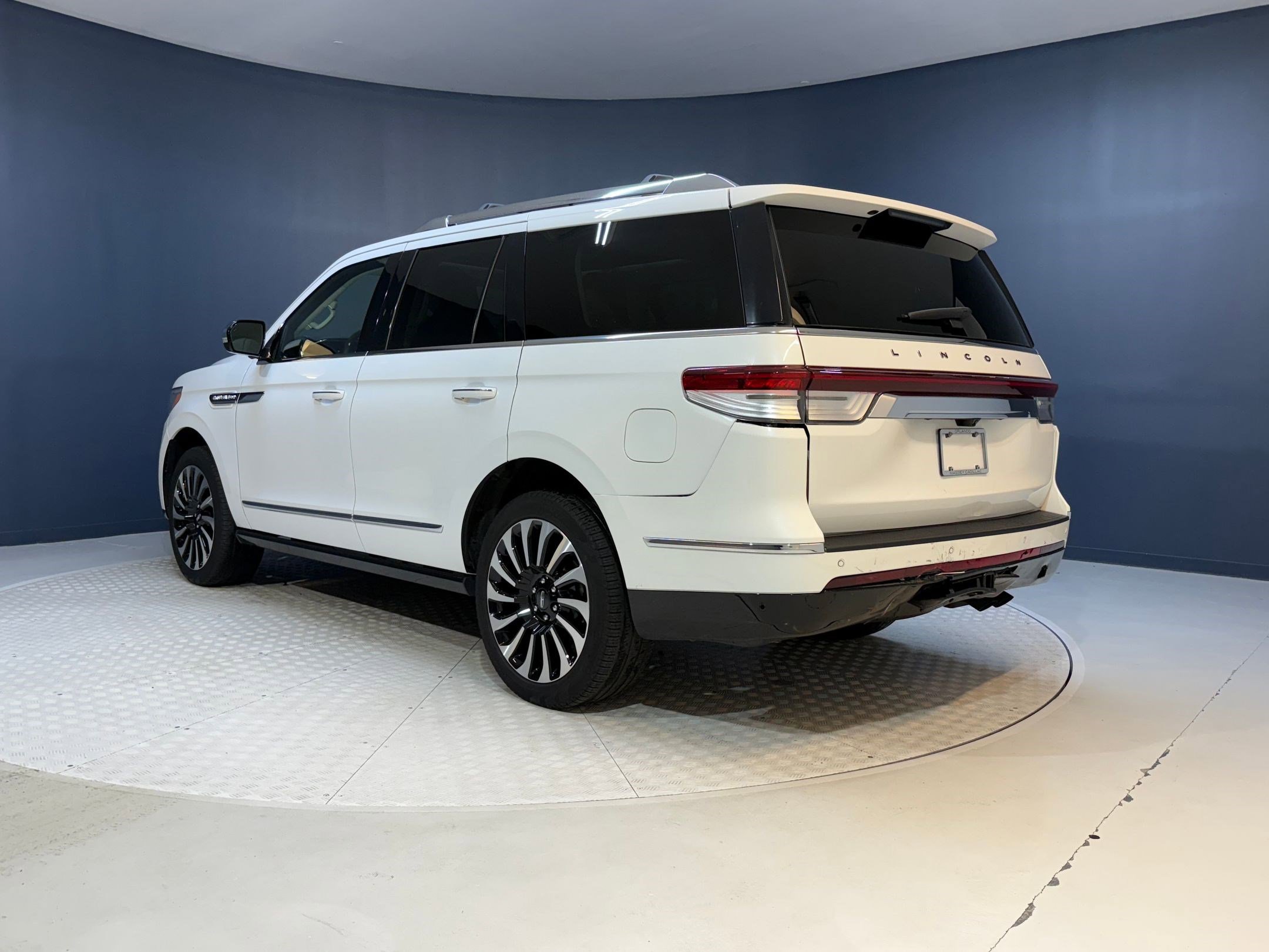 2023 Lincoln Navigator Black Label photo 2