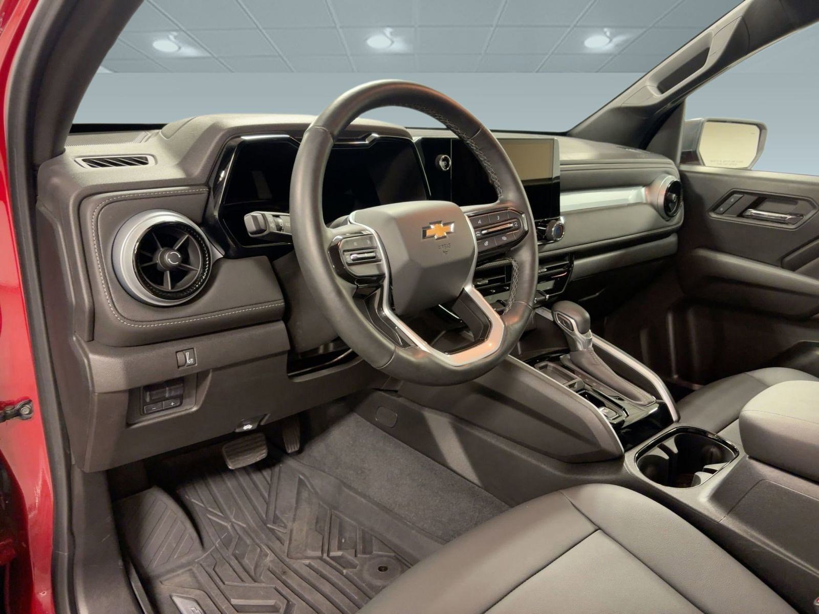 2024 Chevrolet Colorado LT photo 4