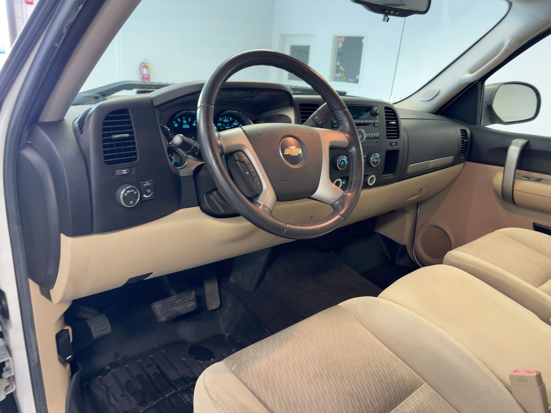 2009 Chevrolet Silverado 1500 LT photo 2