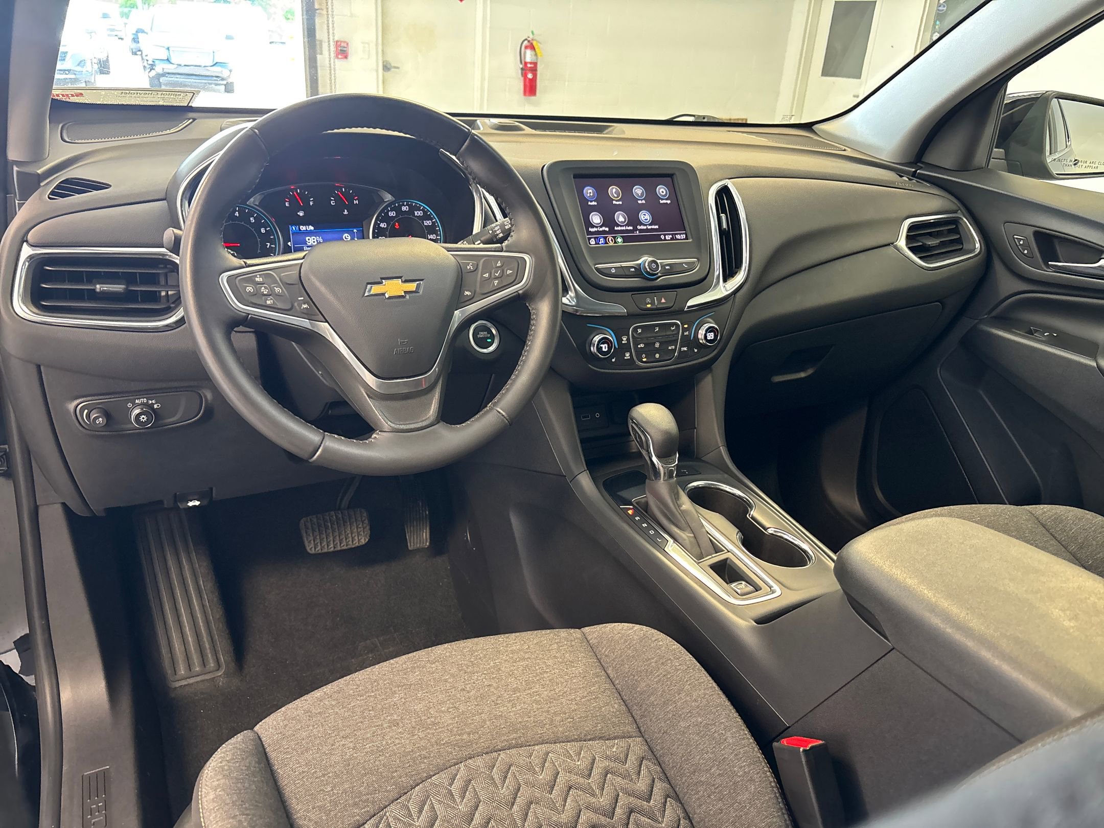 2022 Chevrolet Equinox LT photo 3
