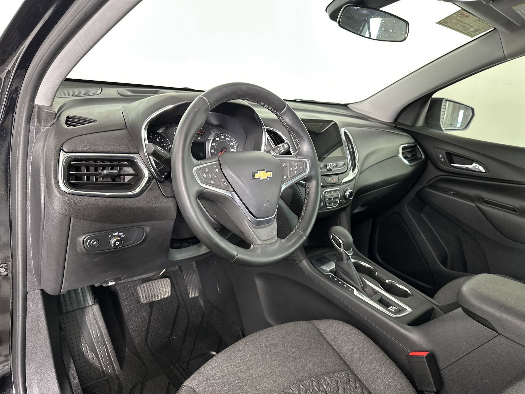 2023 Chevrolet Equinox LT photo 3