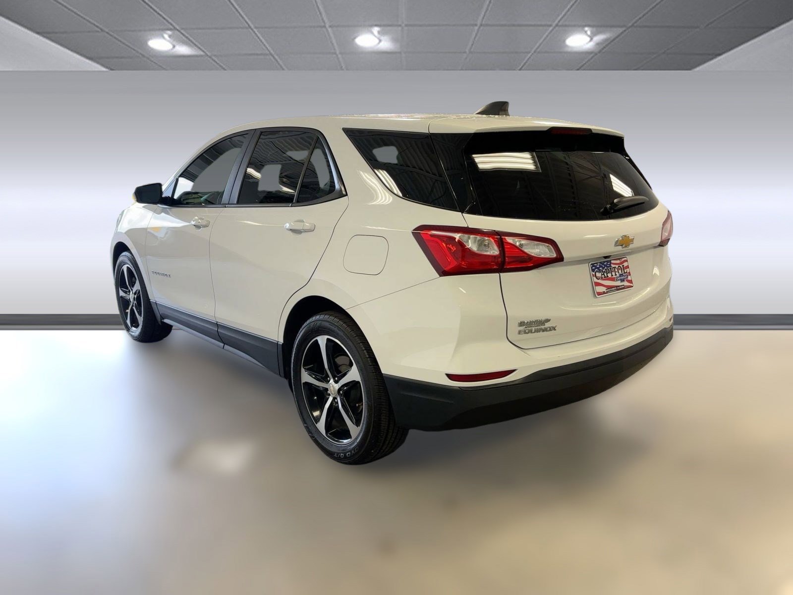 2020 Chevrolet Equinox LS photo 2