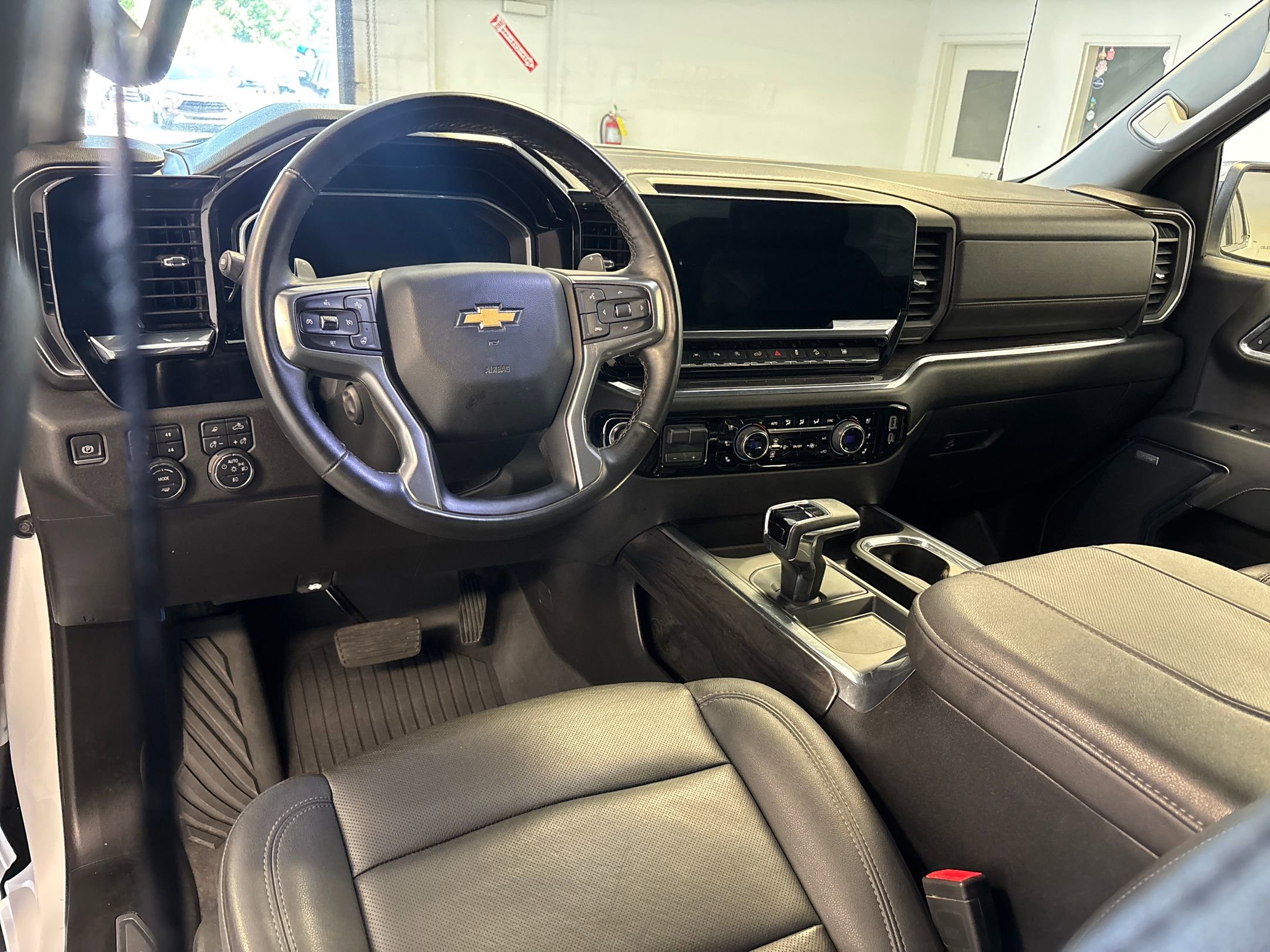 2024 Chevrolet Silverado 1500 LTZ photo 3
