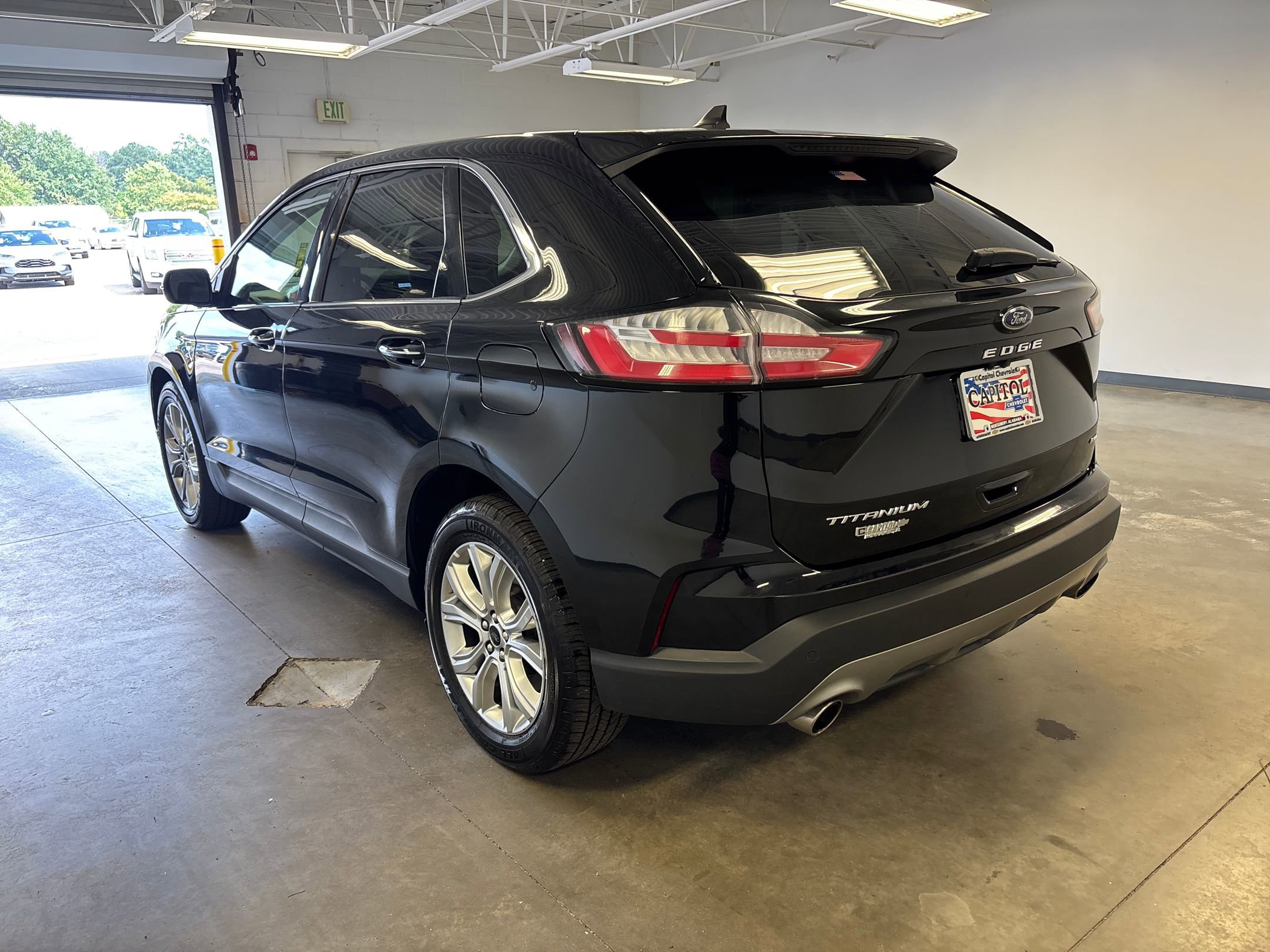 2024 Ford Edge Titanium photo 2