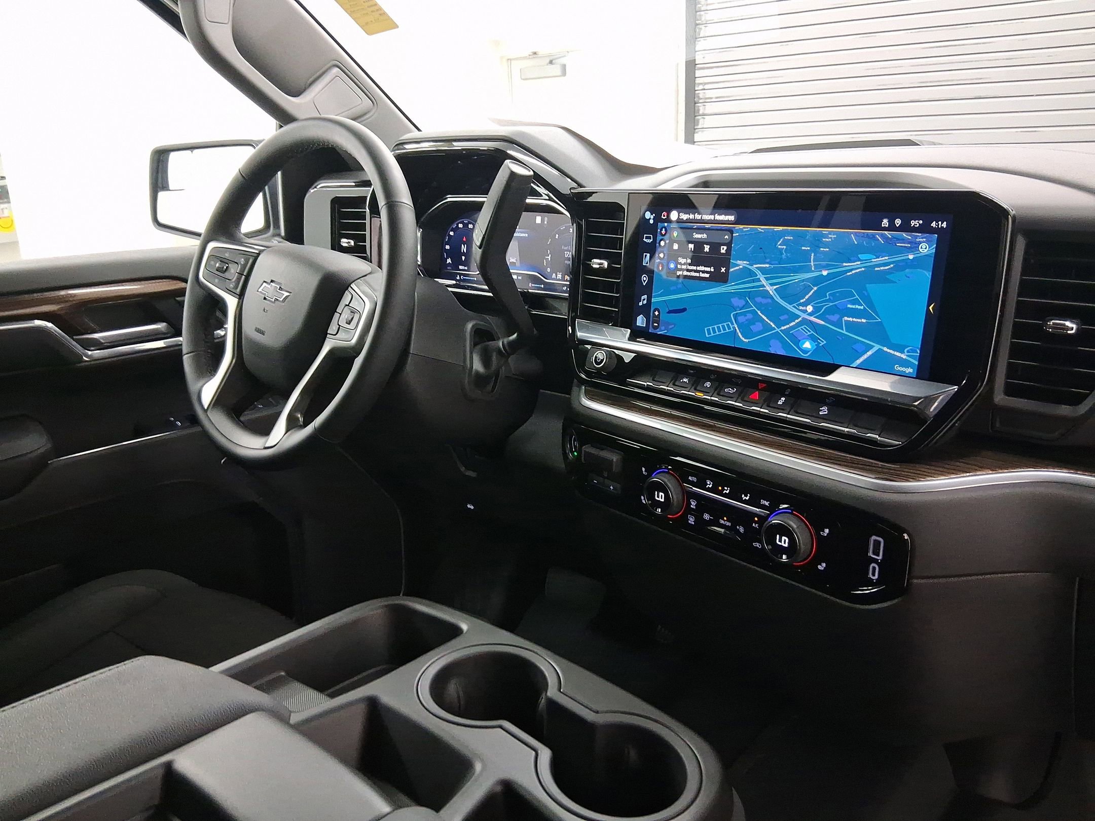 2025 Chevrolet Silverado 1500 LT Trail Boss photo 3