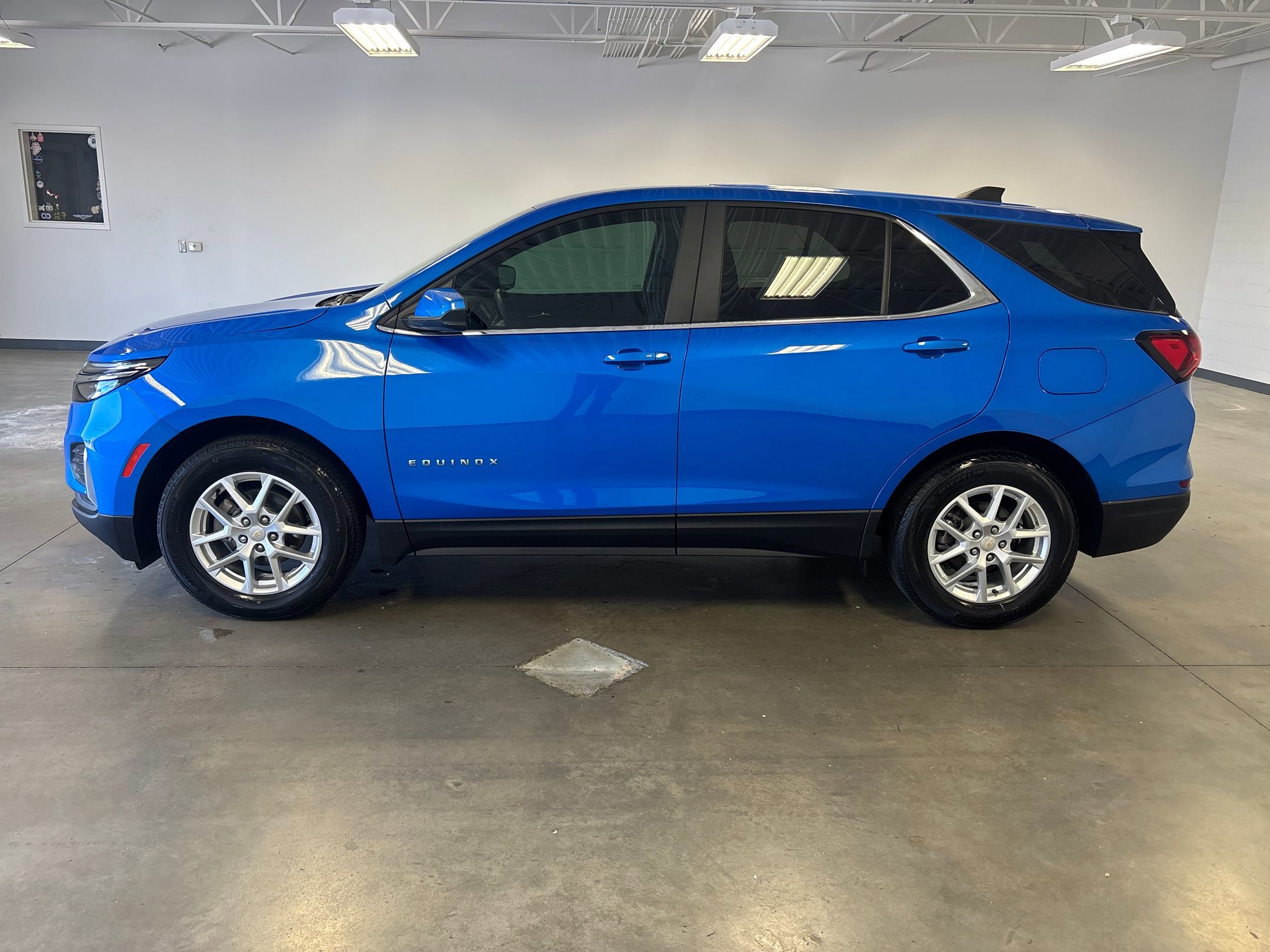 2024 Chevrolet Equinox LT photo 2