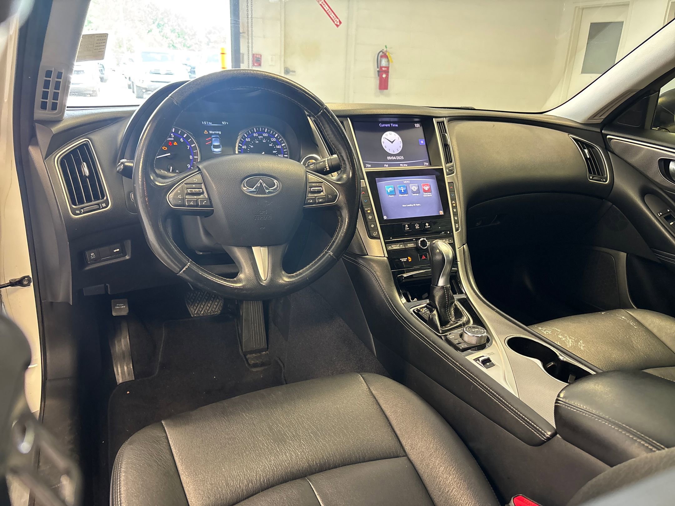 2015 Infiniti Q50 photo 4