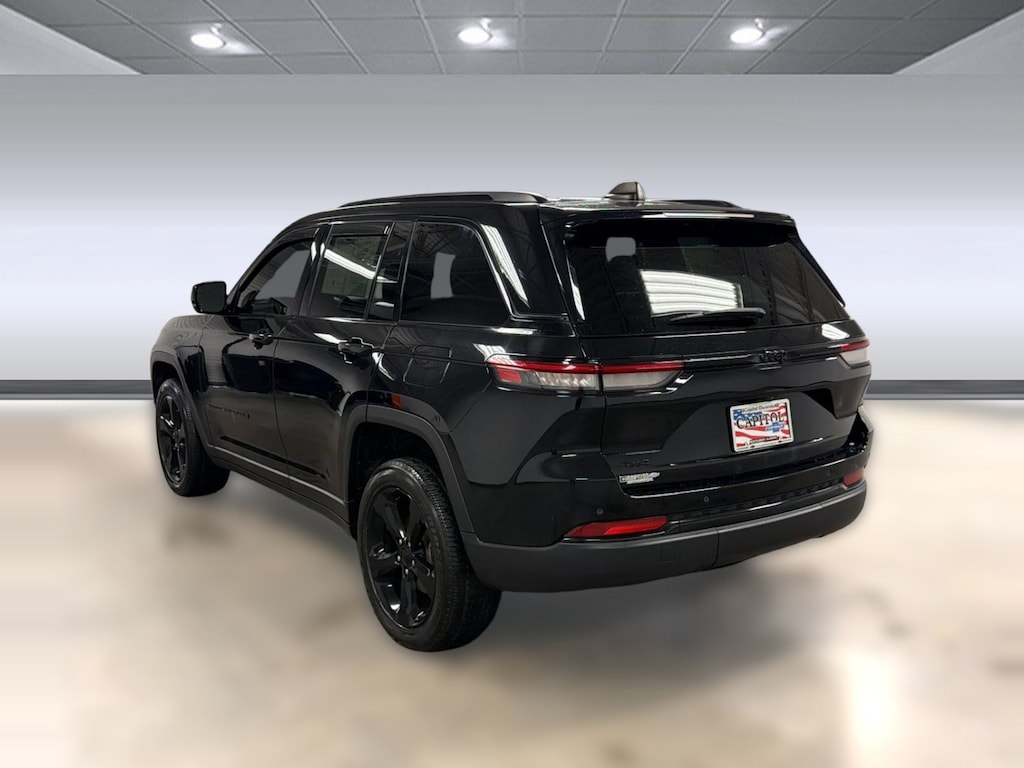 Used 2023 Jeep Grand Cherokee Altitude SUV