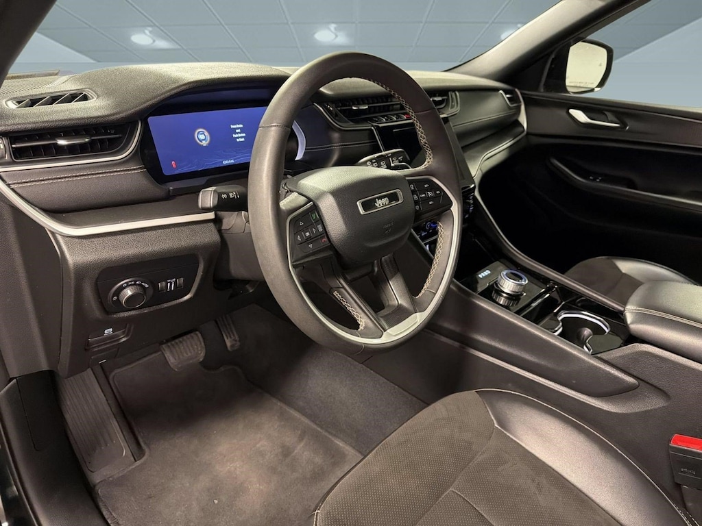 Used 2023 Jeep Grand Cherokee Altitude SUV