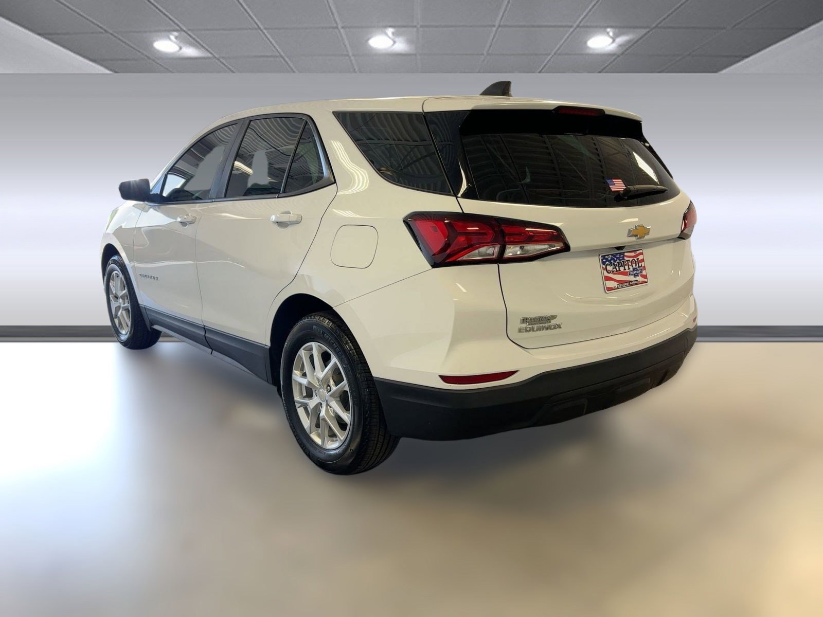 2022 Chevrolet Equinox LS photo 2
