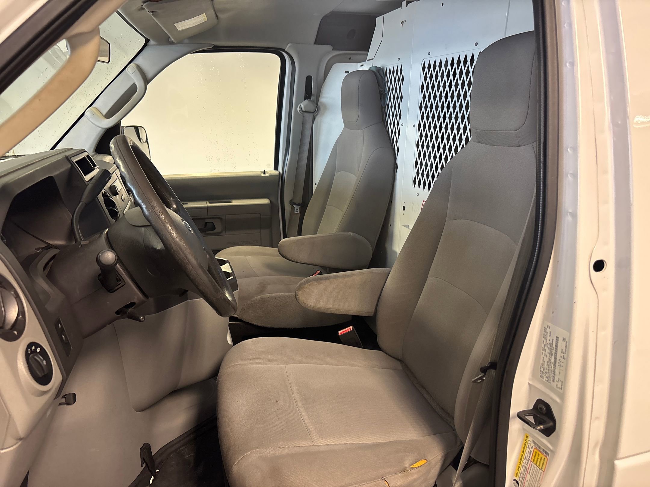 2014 Ford E-150 photo 4