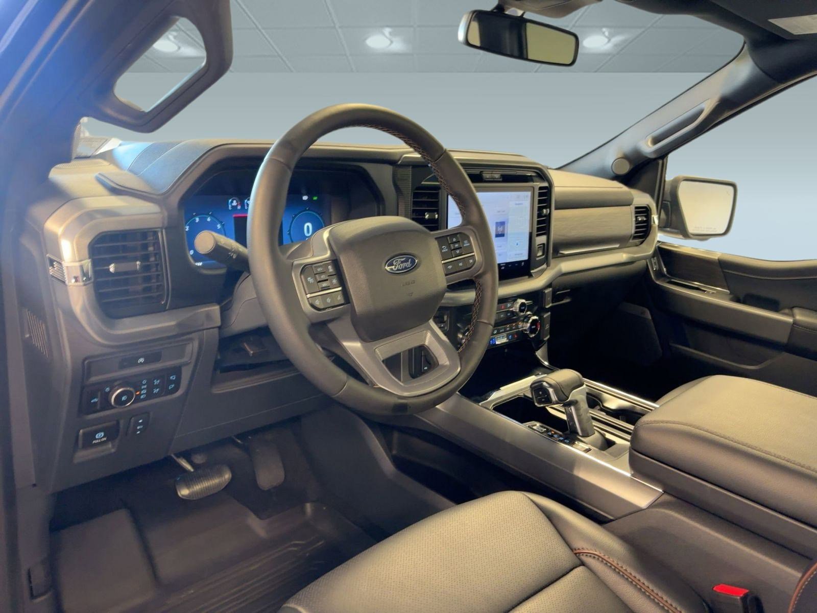 2025 Ford F-150 Lariat photo 3