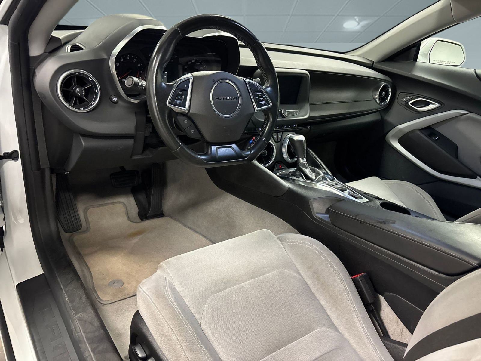 2023 Chevrolet Camaro 1LT photo 3
