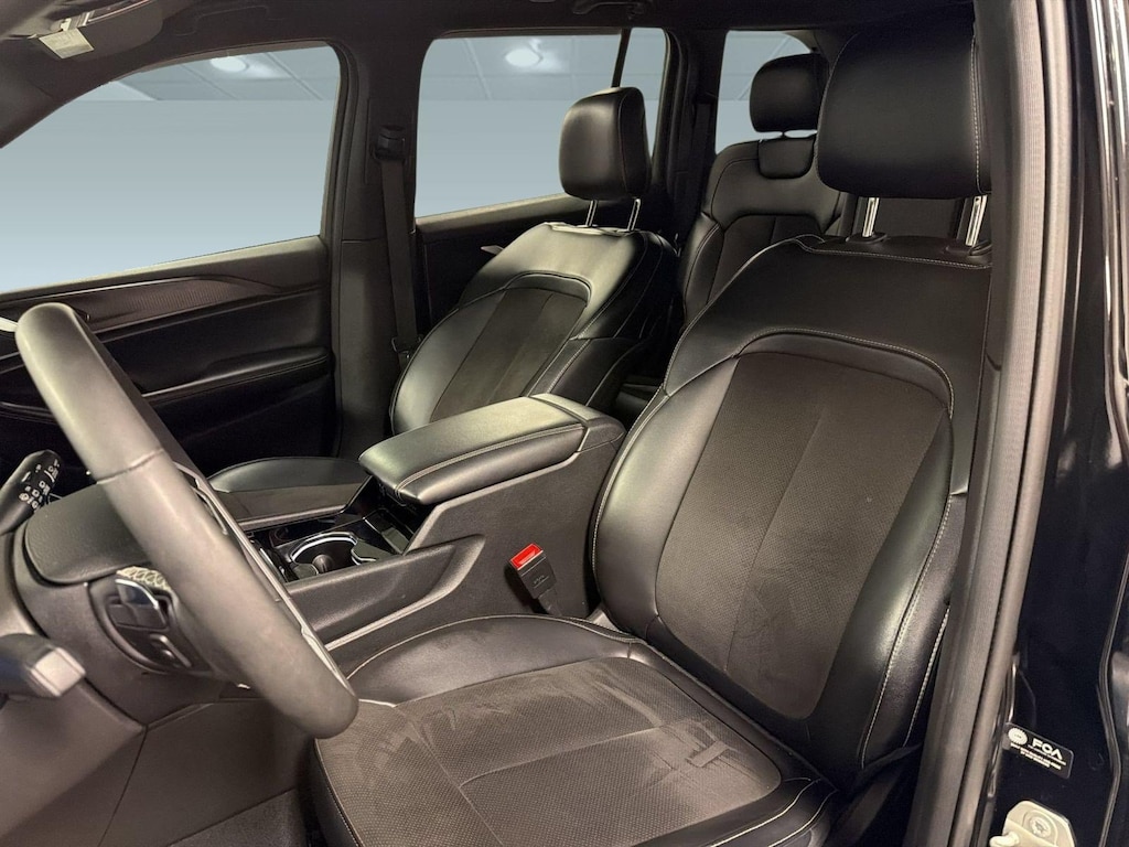 Used 2023 Jeep Grand Cherokee Altitude SUV