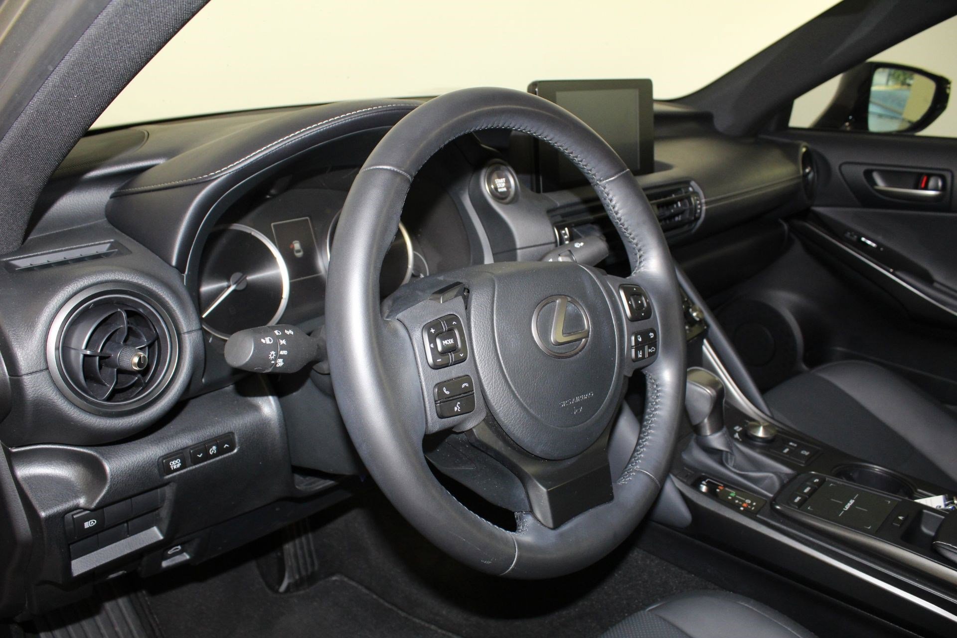 2023 Lexus IS 300 photo 4