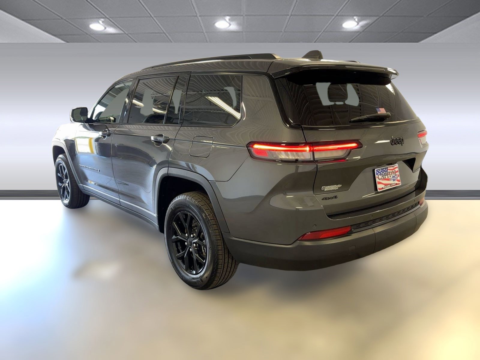 2024 Jeep Grand Cherokee Altitude photo 2