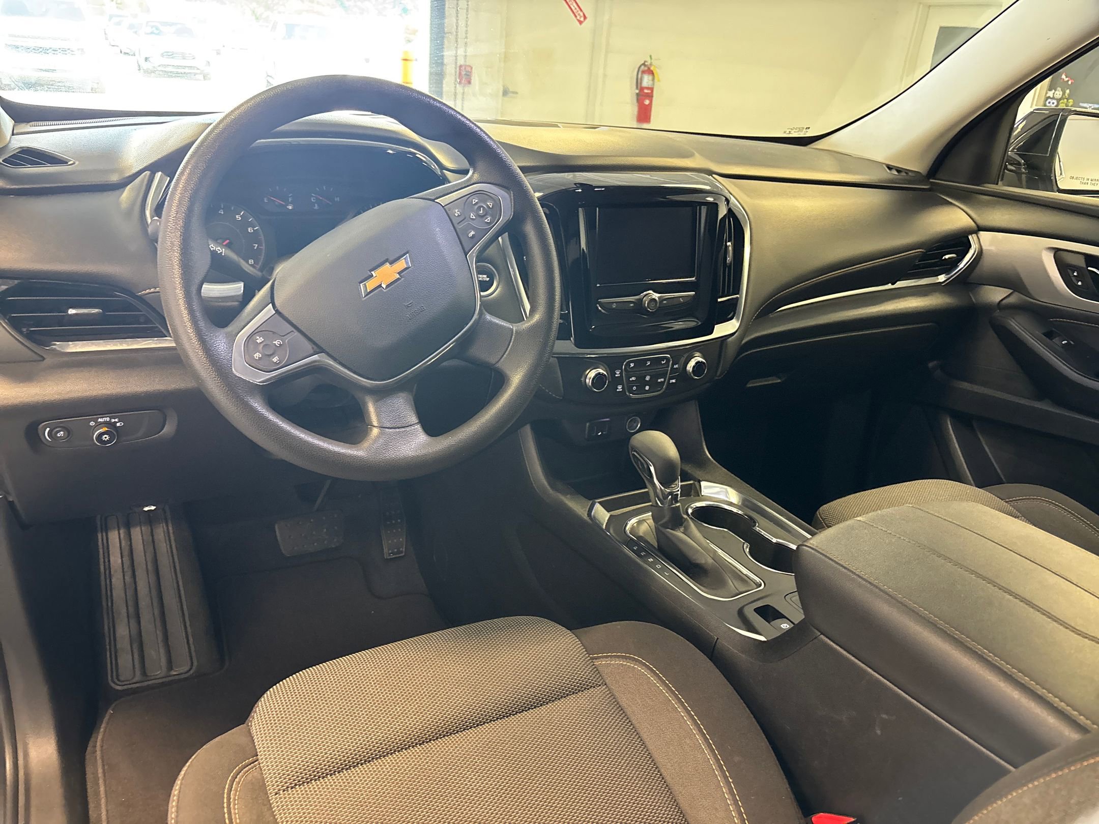 2021 Chevrolet Traverse LS photo 3