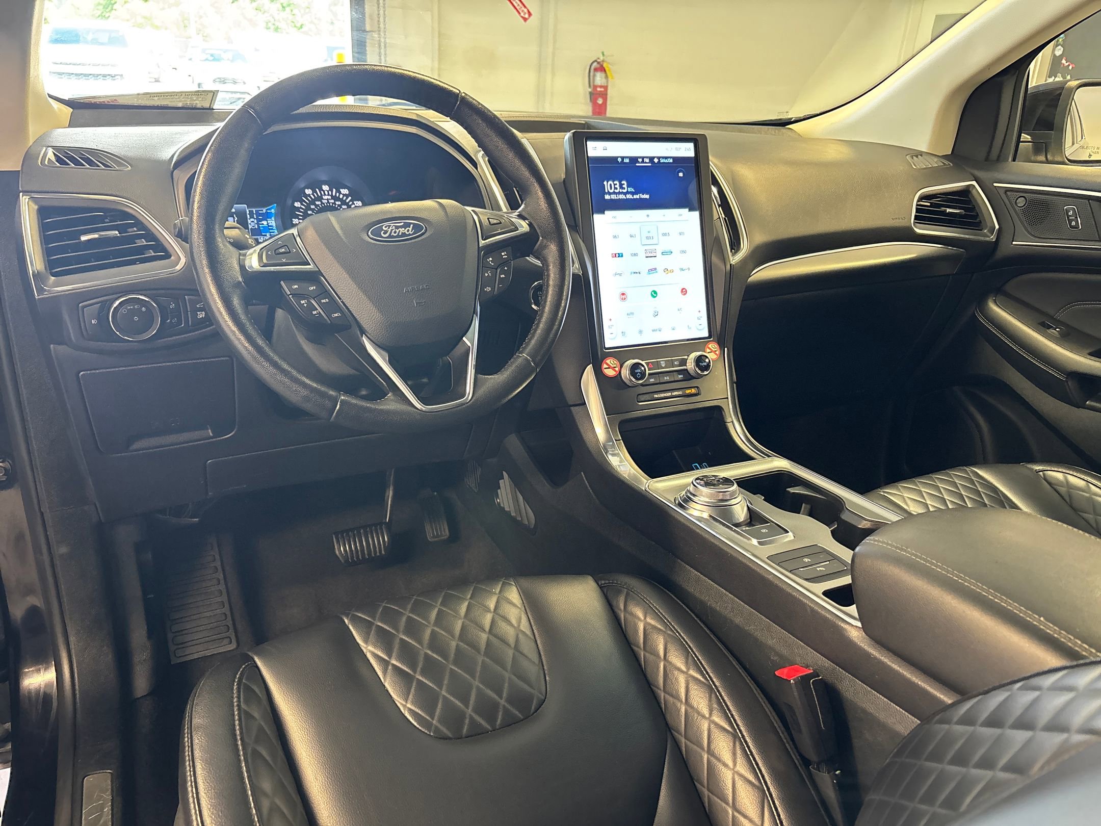 2024 Ford Edge Titanium photo 3