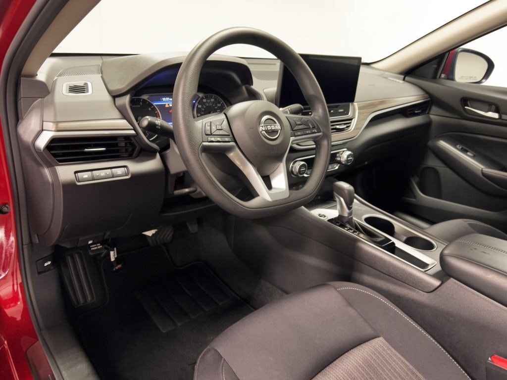 Used 2025 Nissan Altima SV Sedan