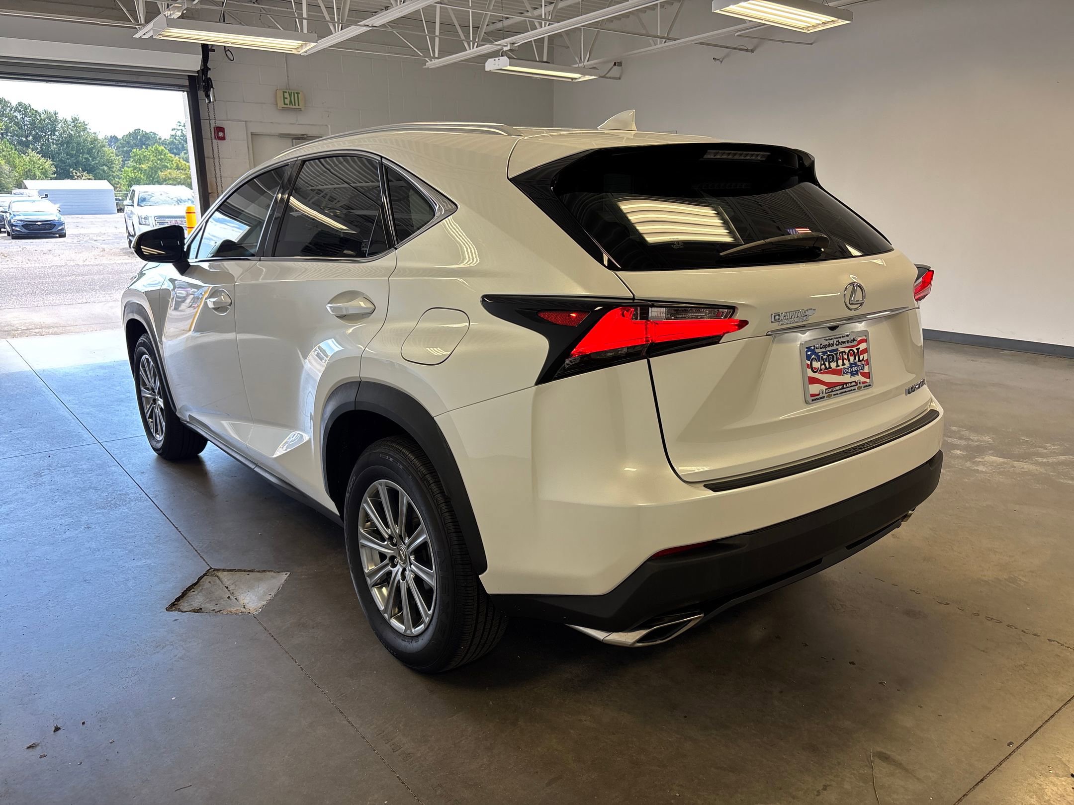 2017 Lexus NX 200t Luxury photo 3