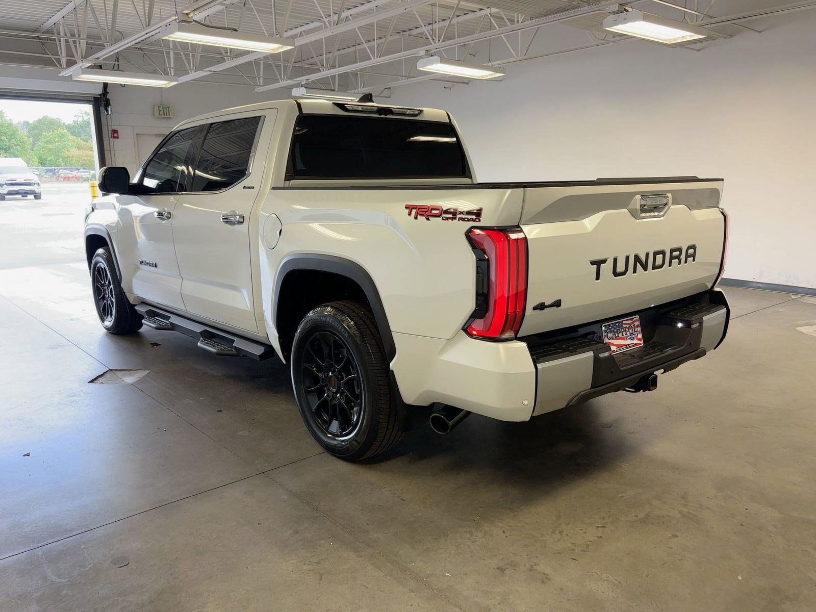 2023 Toyota Tundra Limited CrewMax photo 3