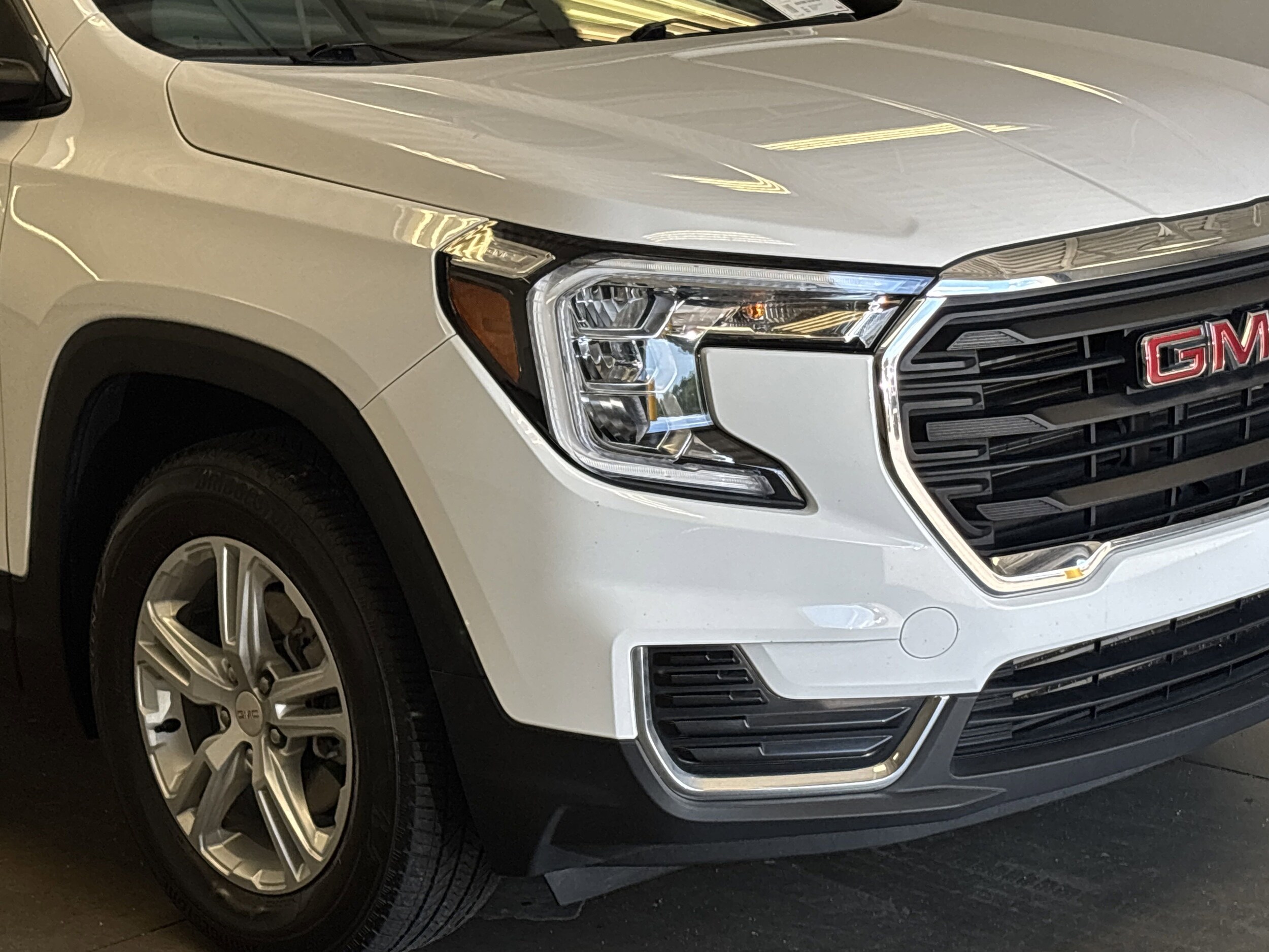 2023 Gmc Terrain SLE photo 3