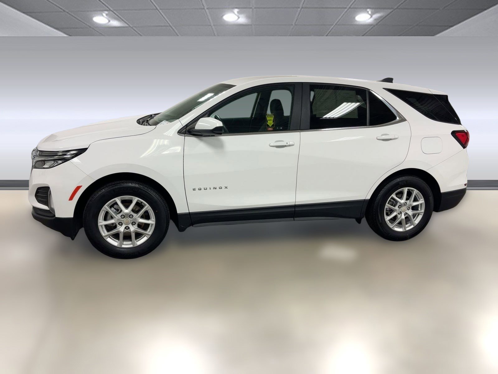 2024 Chevrolet Equinox LT photo 2