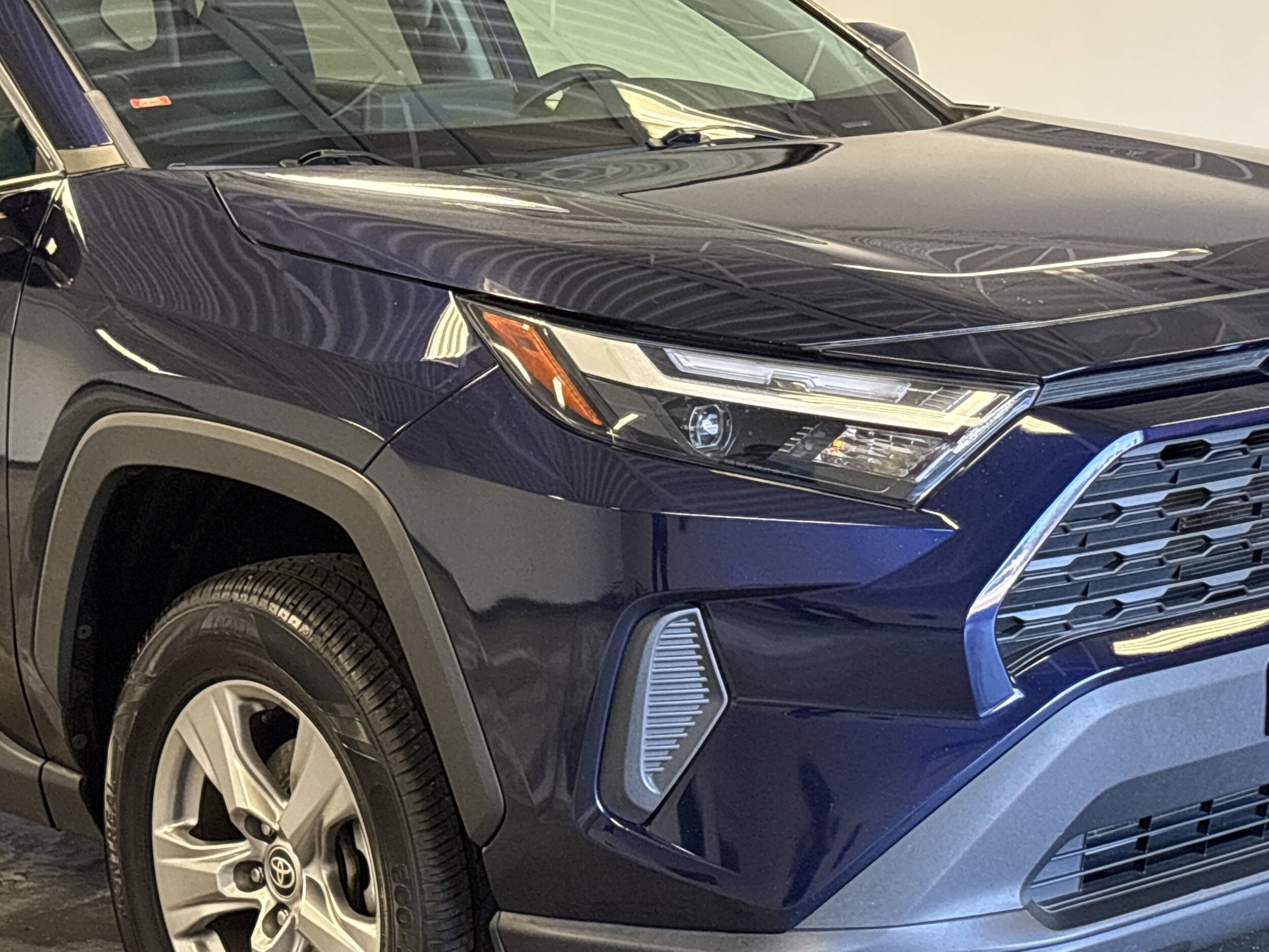 2022 Toyota RAV4 XLE photo 3