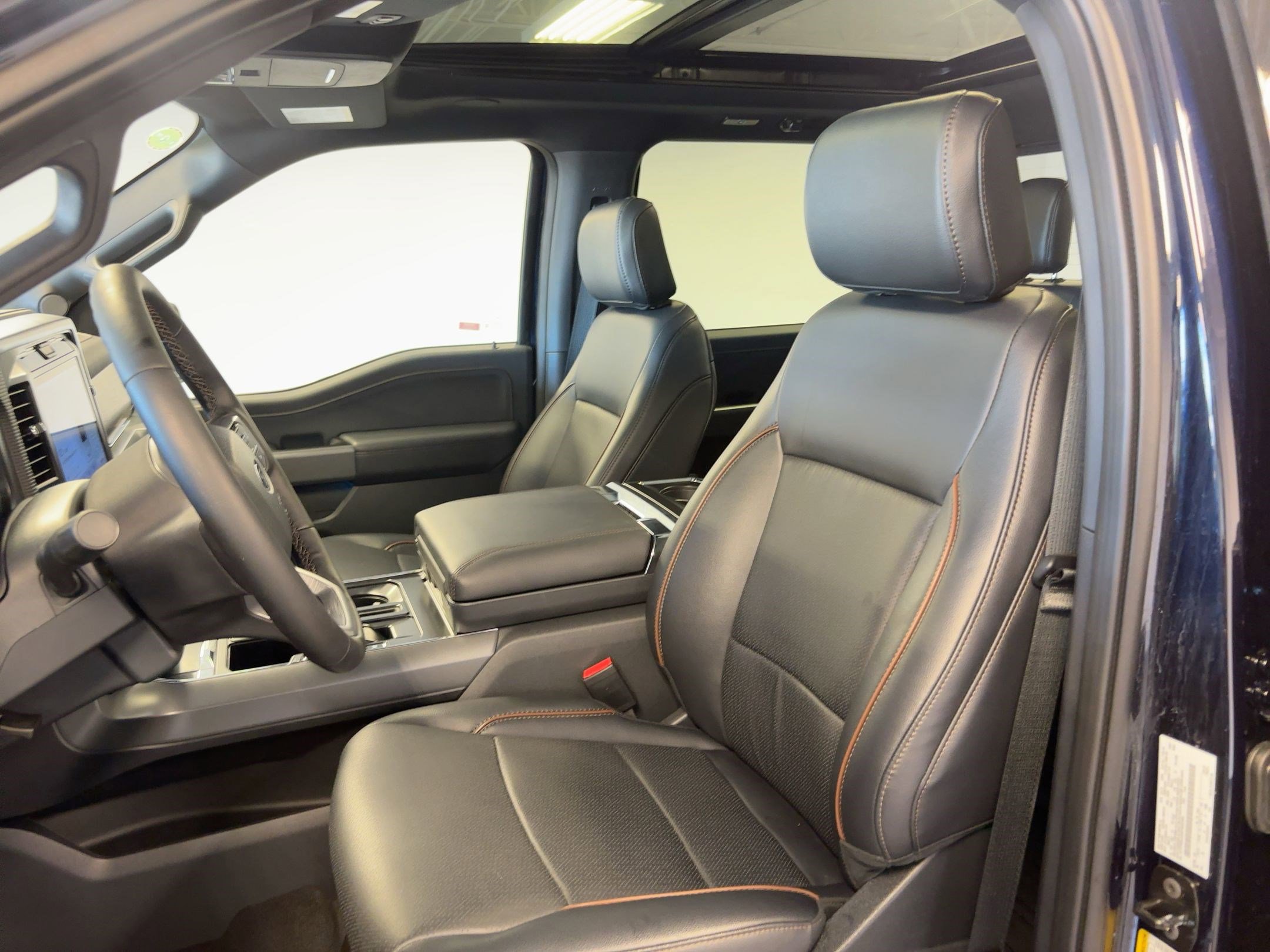 2025 Ford F-150 Lariat photo 3