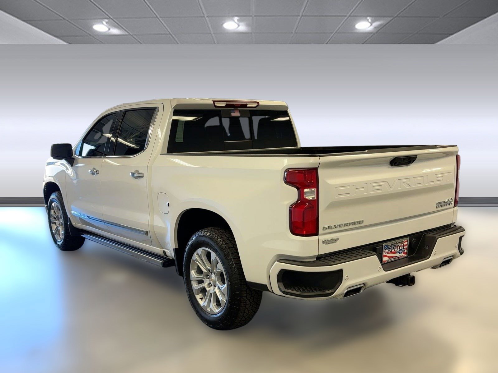 2025 Chevrolet Silverado 1500 High Country photo 2