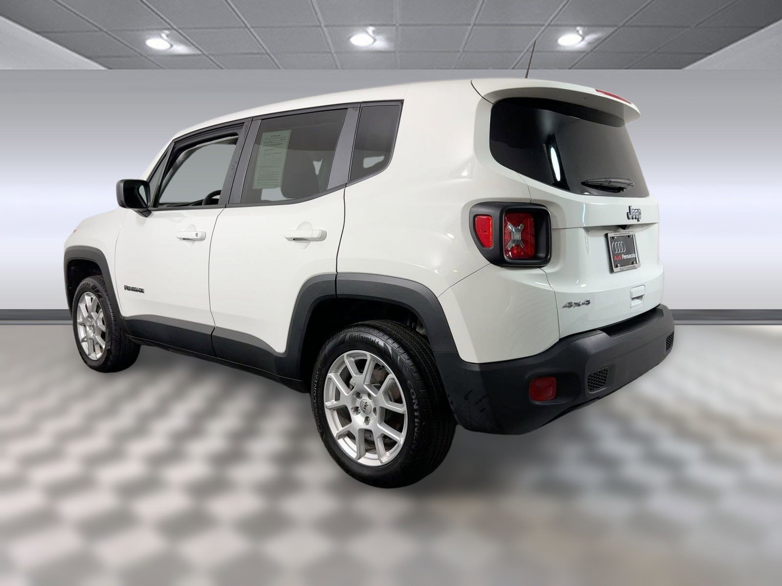2023 Jeep Renegade Latitude photo 3