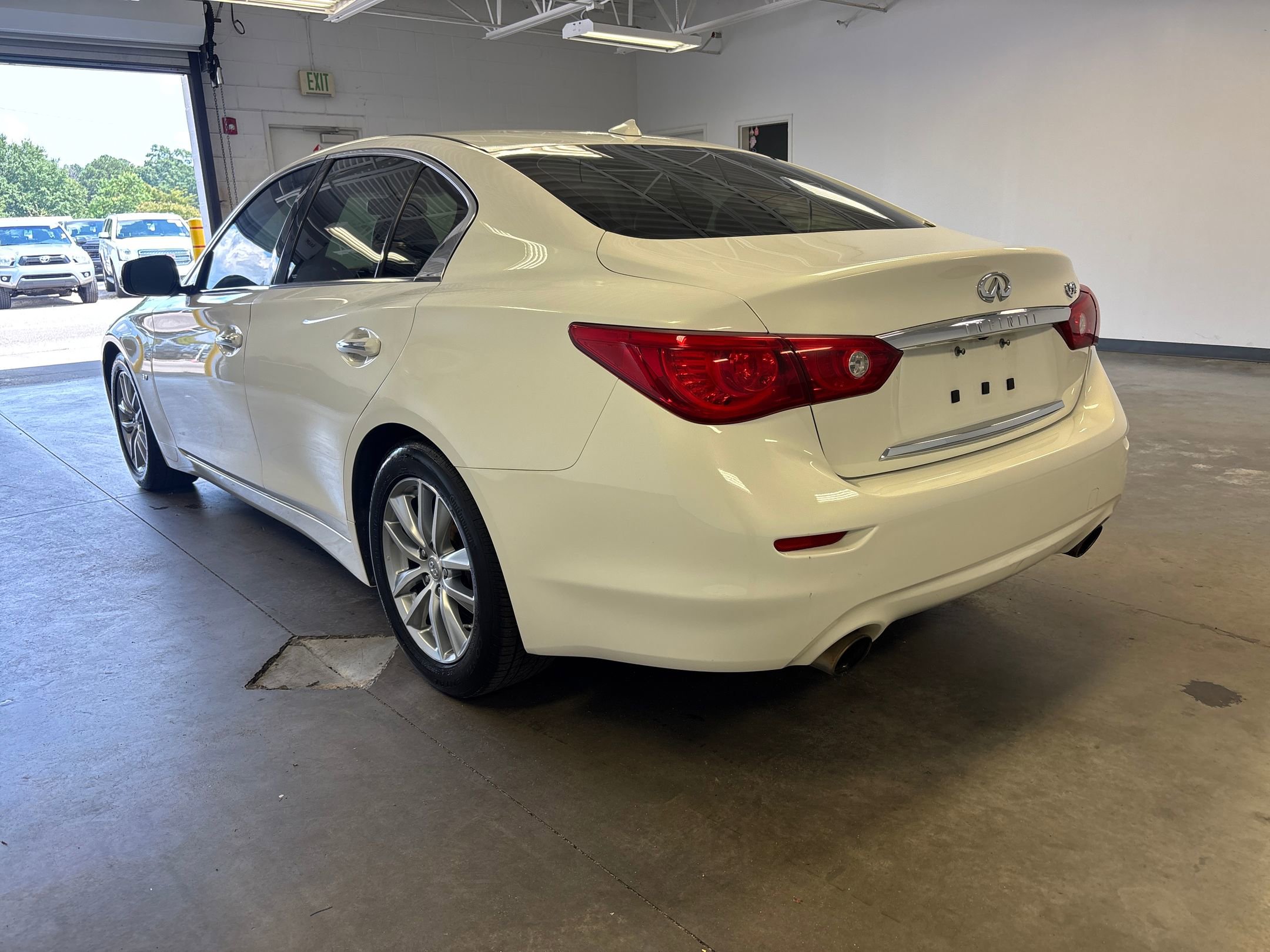 2015 Infiniti Q50 photo 3
