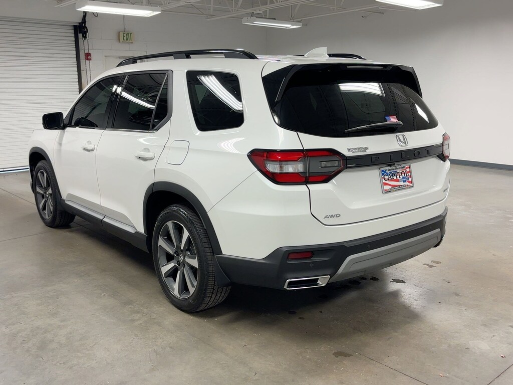 Used 2025 Honda Pilot Elite SUV