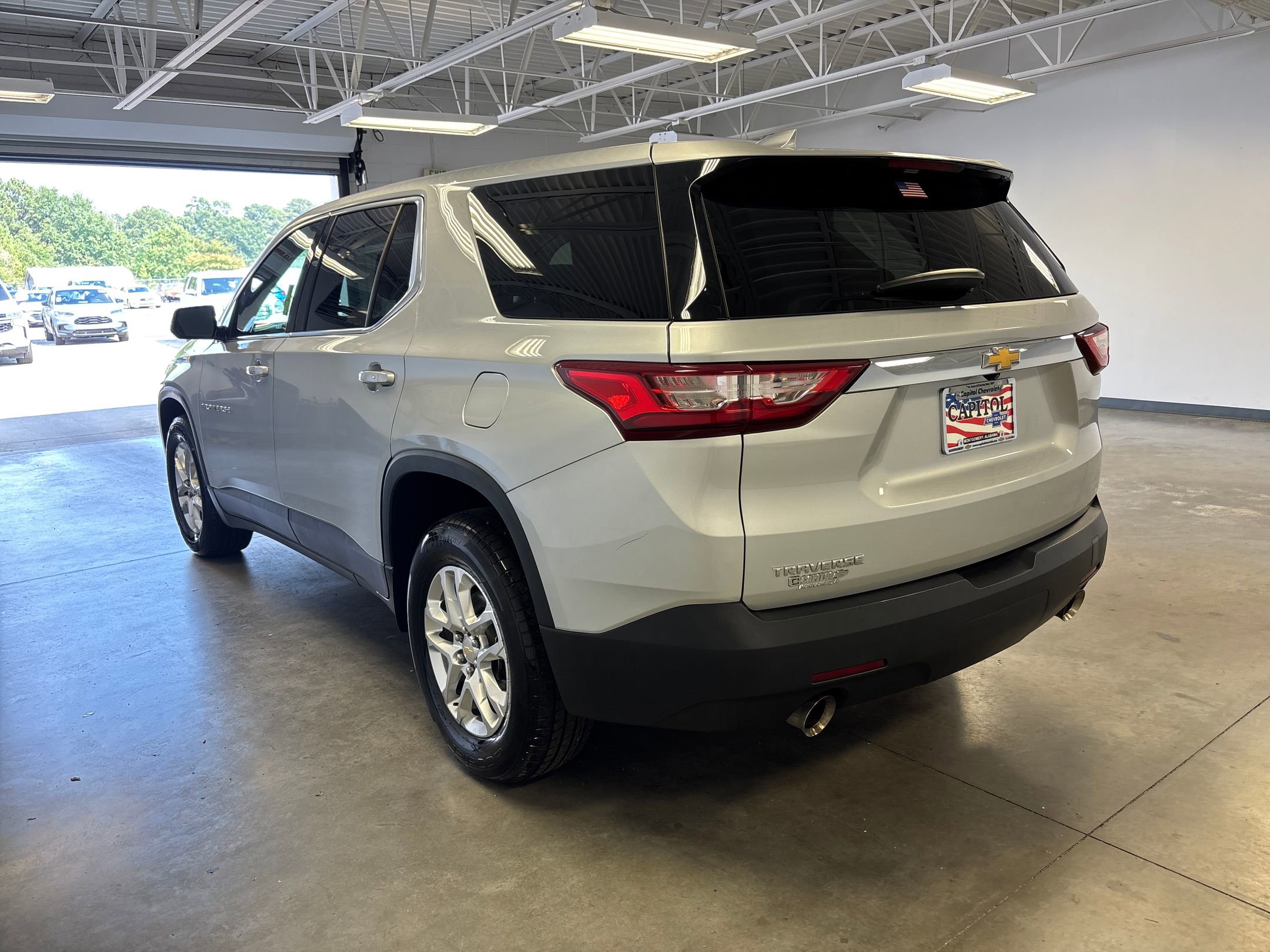 2021 Chevrolet Traverse LS photo 2