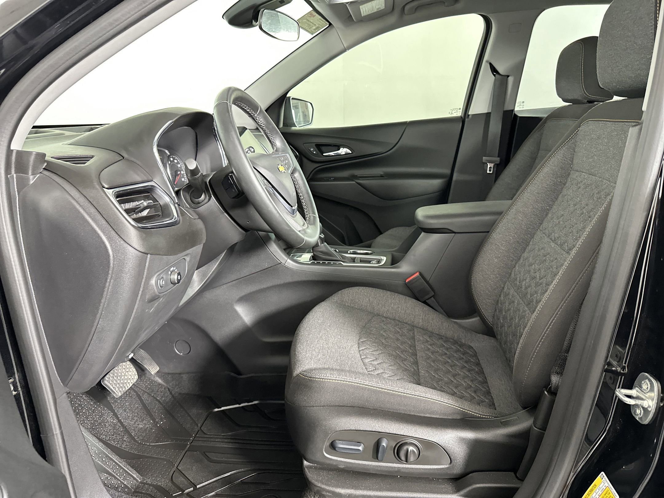2023 Chevrolet Equinox LT photo 4