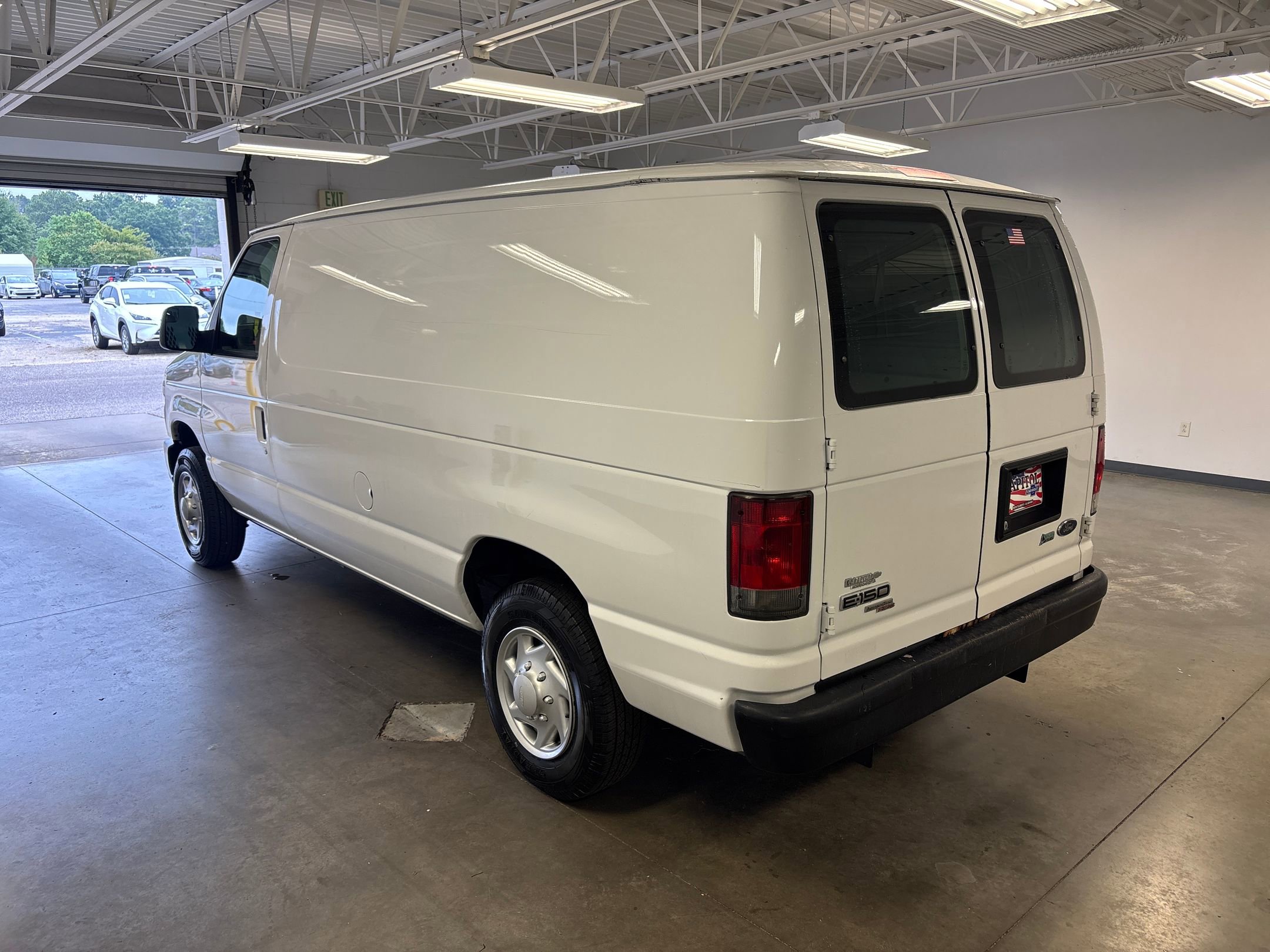 2014 Ford E-150 photo 2