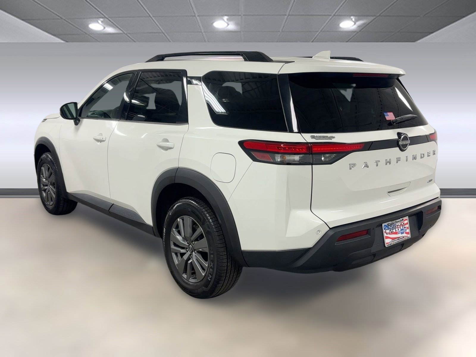 2025 Nissan Pathfinder SV photo 2