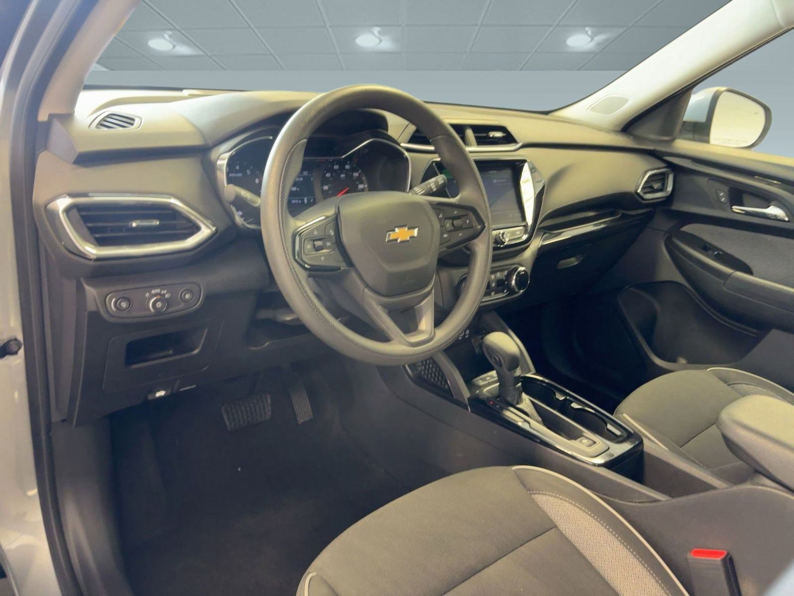 2023 Chevrolet Trailblazer LT photo 2