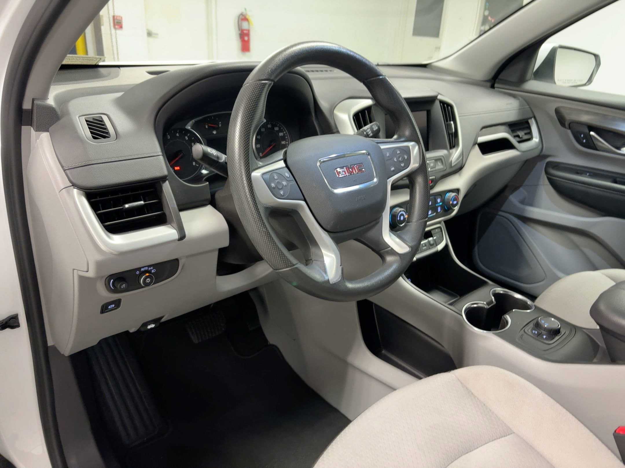 2024 Gmc Terrain SLE photo 3
