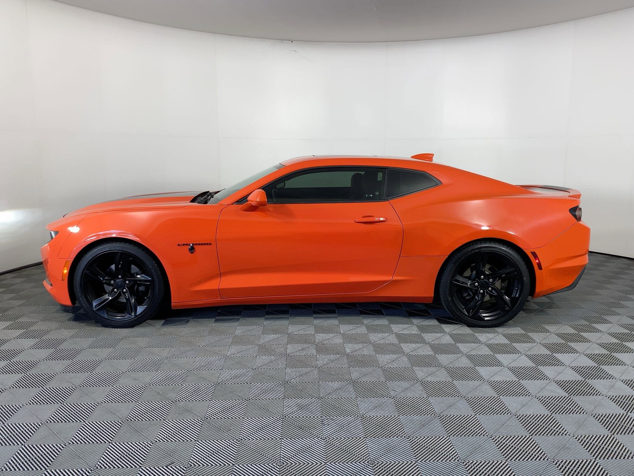 2019 Chevrolet Camaro 2LT Coupe photo 2
