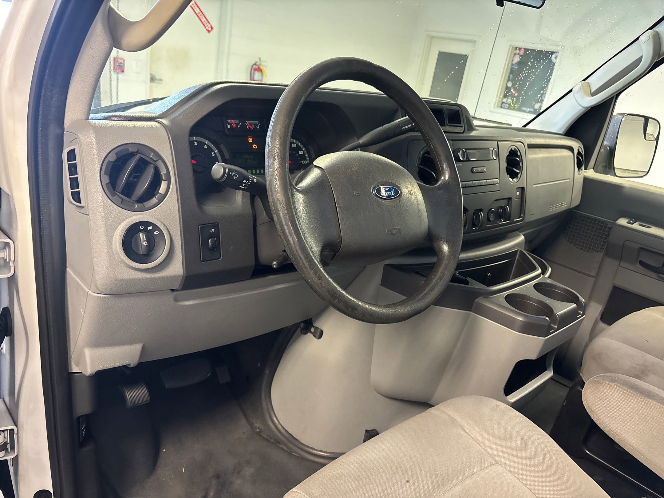 2014 Ford E-150 photo 3