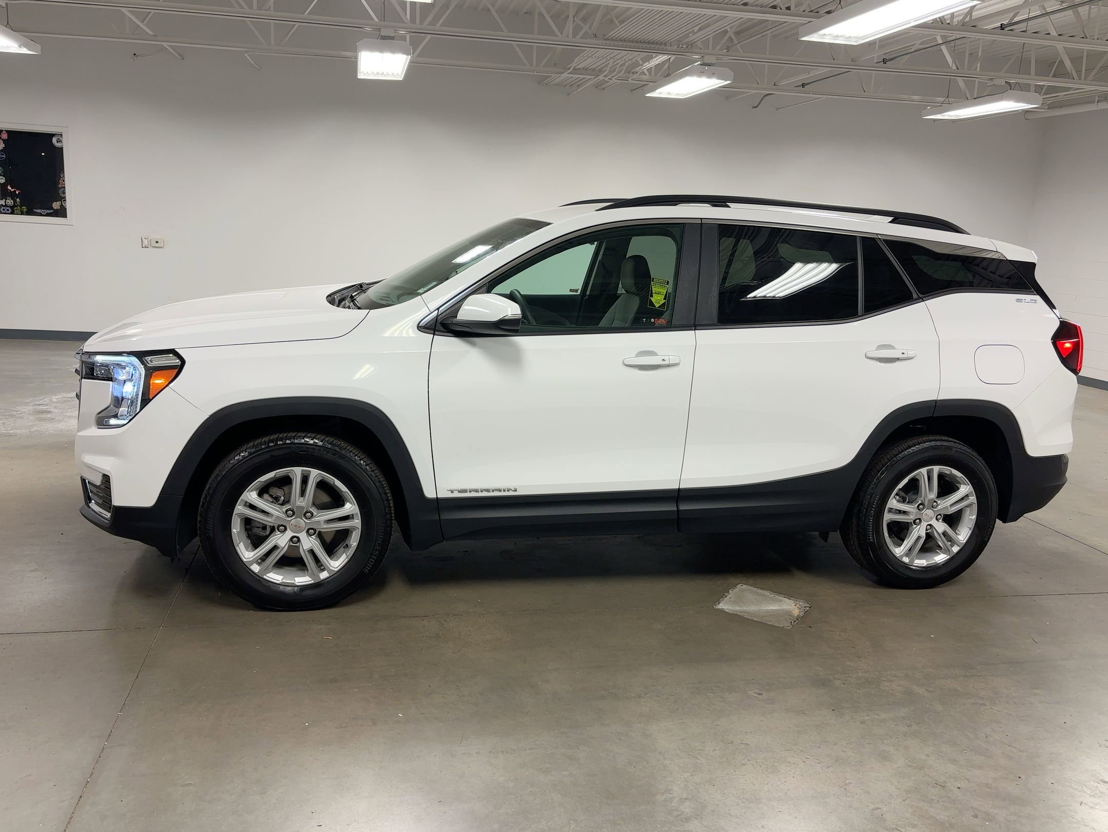 2023 Gmc Terrain SLE photo 2