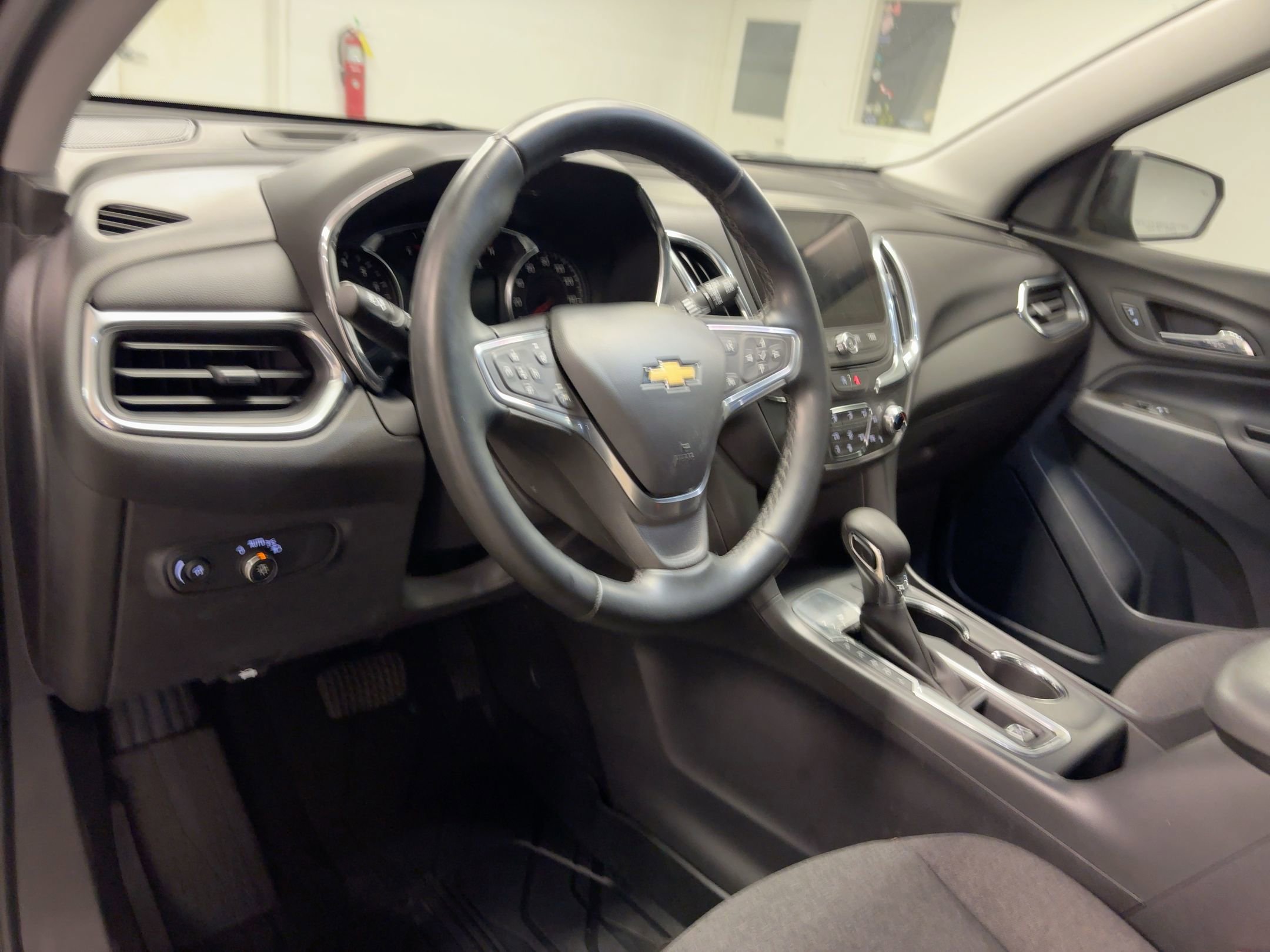 2023 Chevrolet Equinox LT photo 4