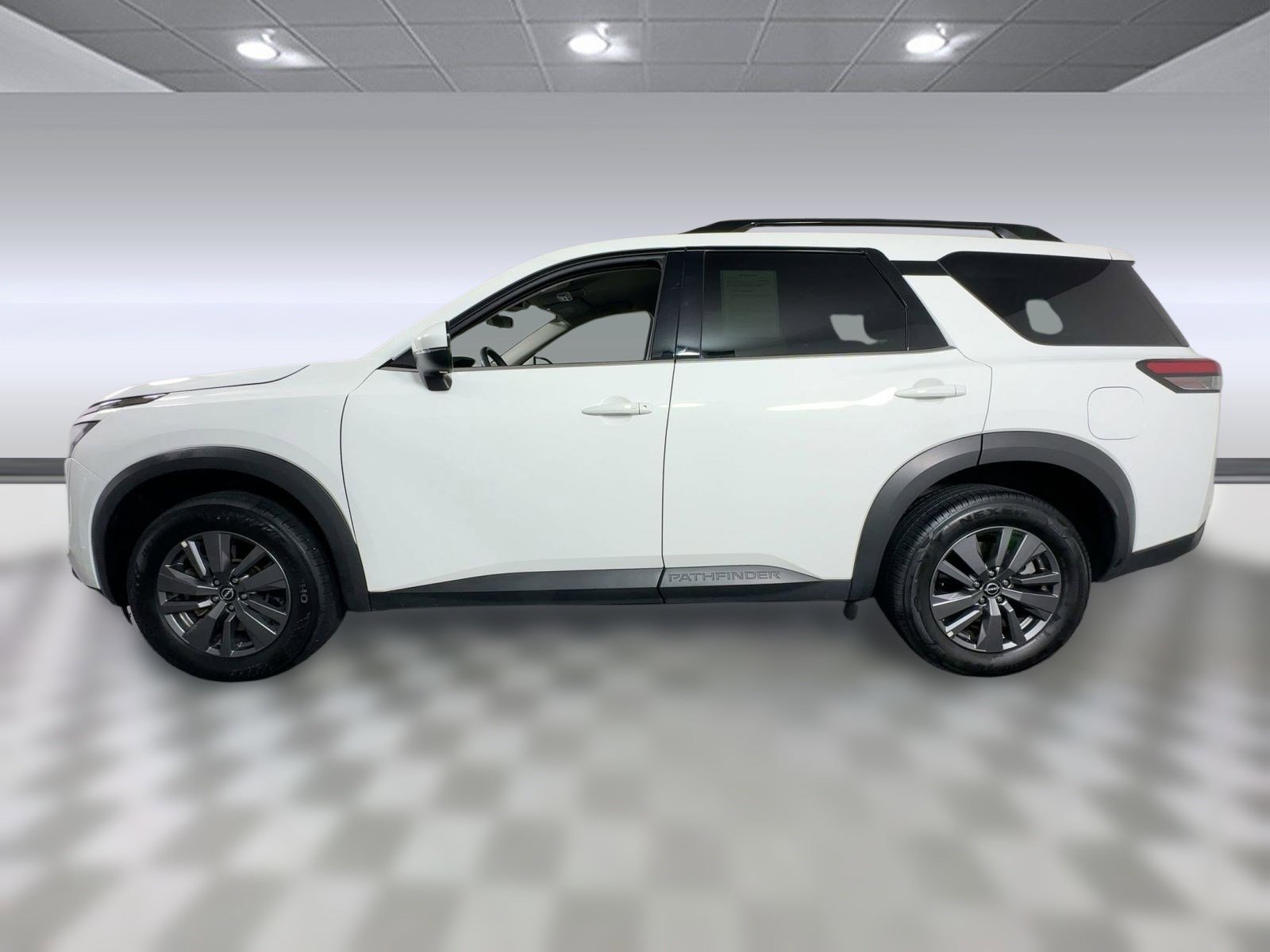 2025 Nissan Pathfinder SV photo 2