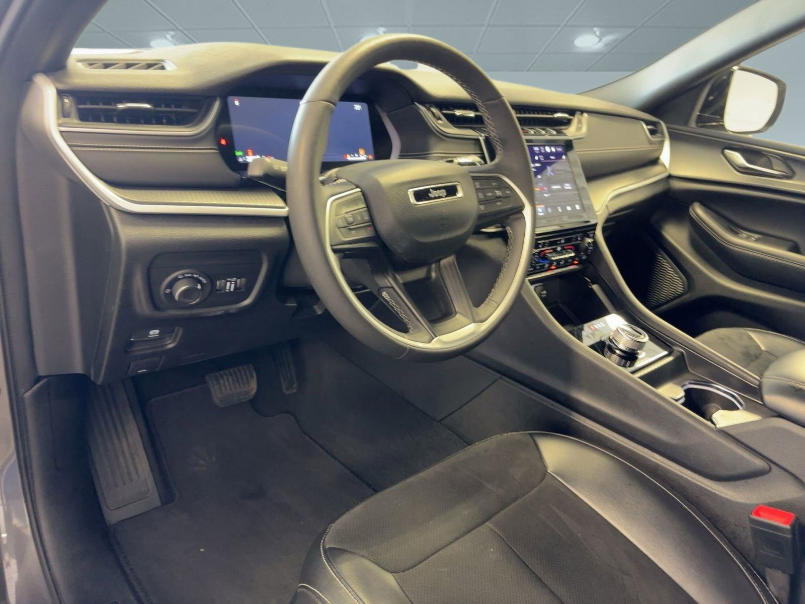 2024 Jeep Grand Cherokee Altitude photo 3