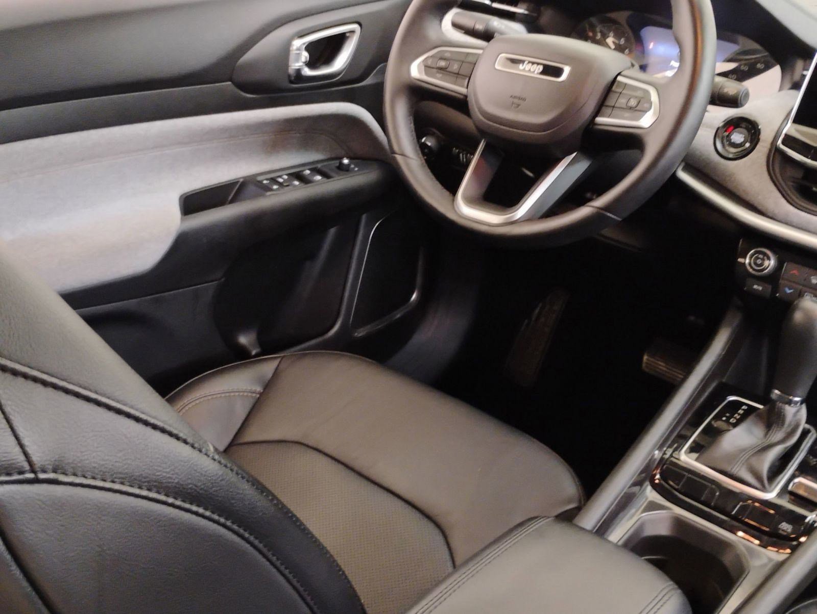 2022 Jeep Compass Latitude Lux photo 4