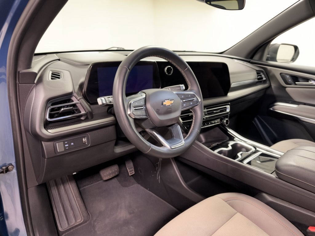 Used 2024 Chevrolet Traverse FWD LT SUV