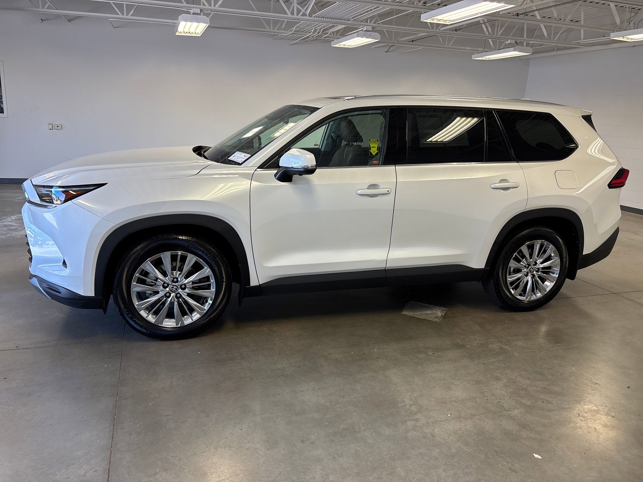 2024 Toyota Grand Highlander Platinum photo 2
