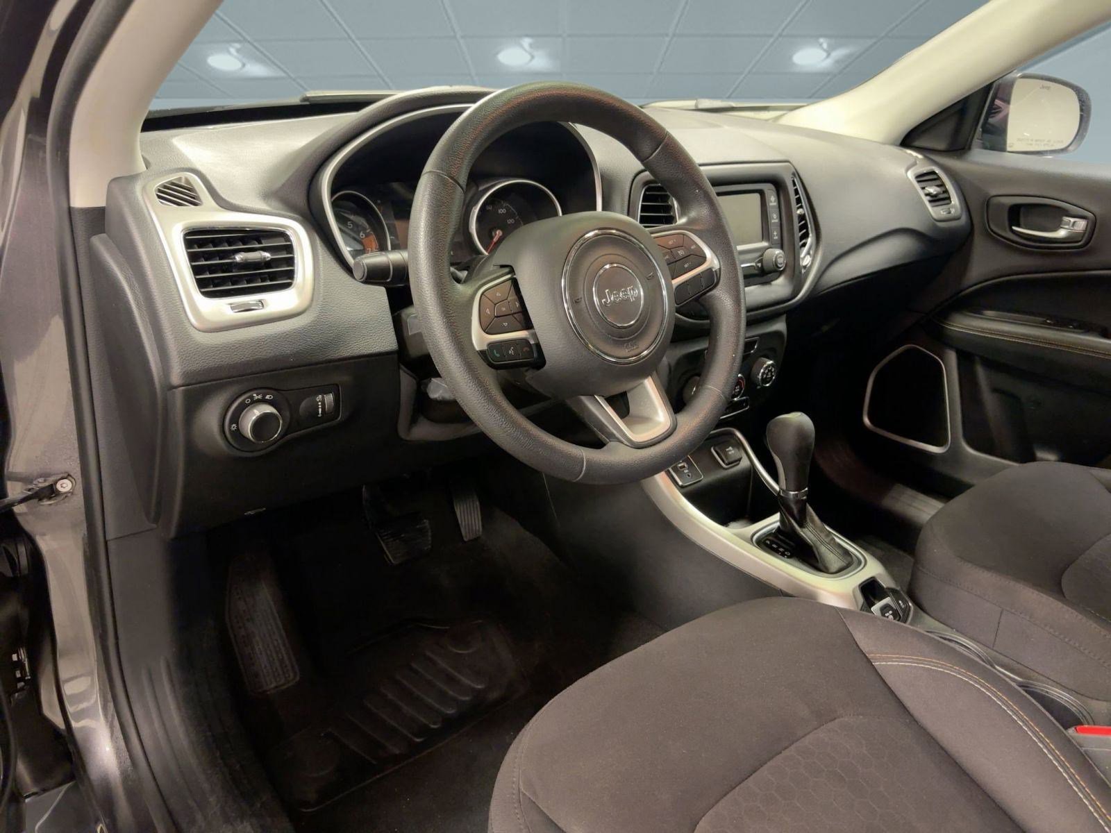 2018 Jeep Compass Sport photo 4